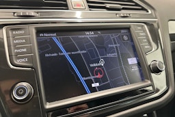 Punainen Volkswagen Tiguan 2017 kuva 16.