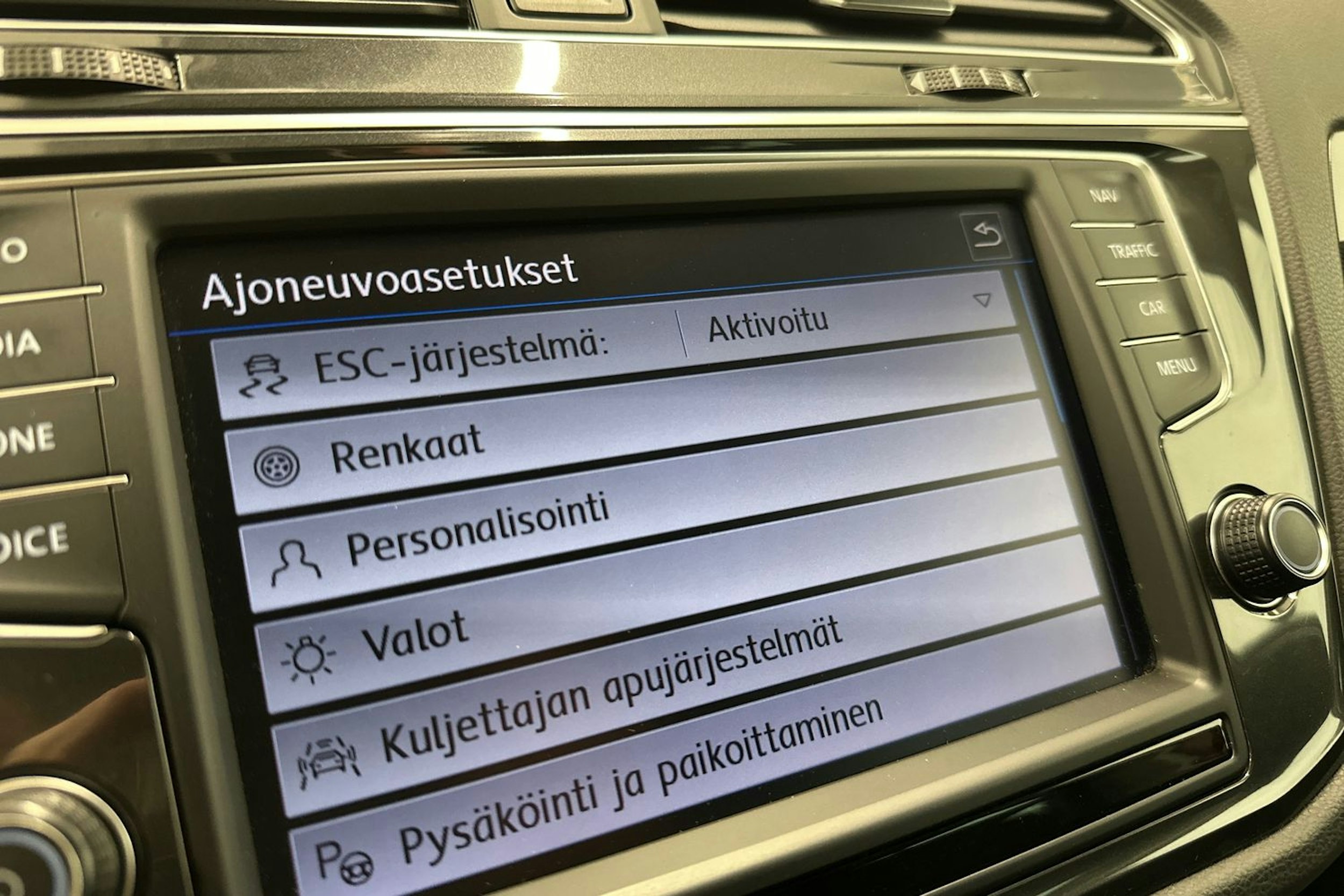 Punainen Volkswagen Tiguan 2017 kuva 17.