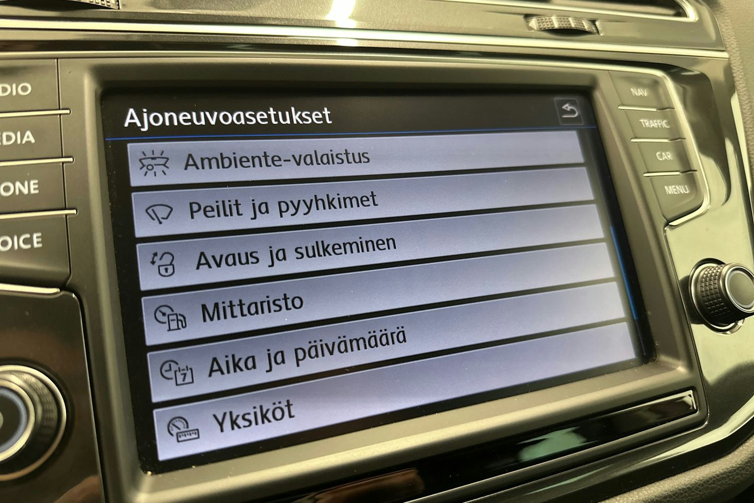 Punainen Volkswagen Tiguan 2017 kuva 18.