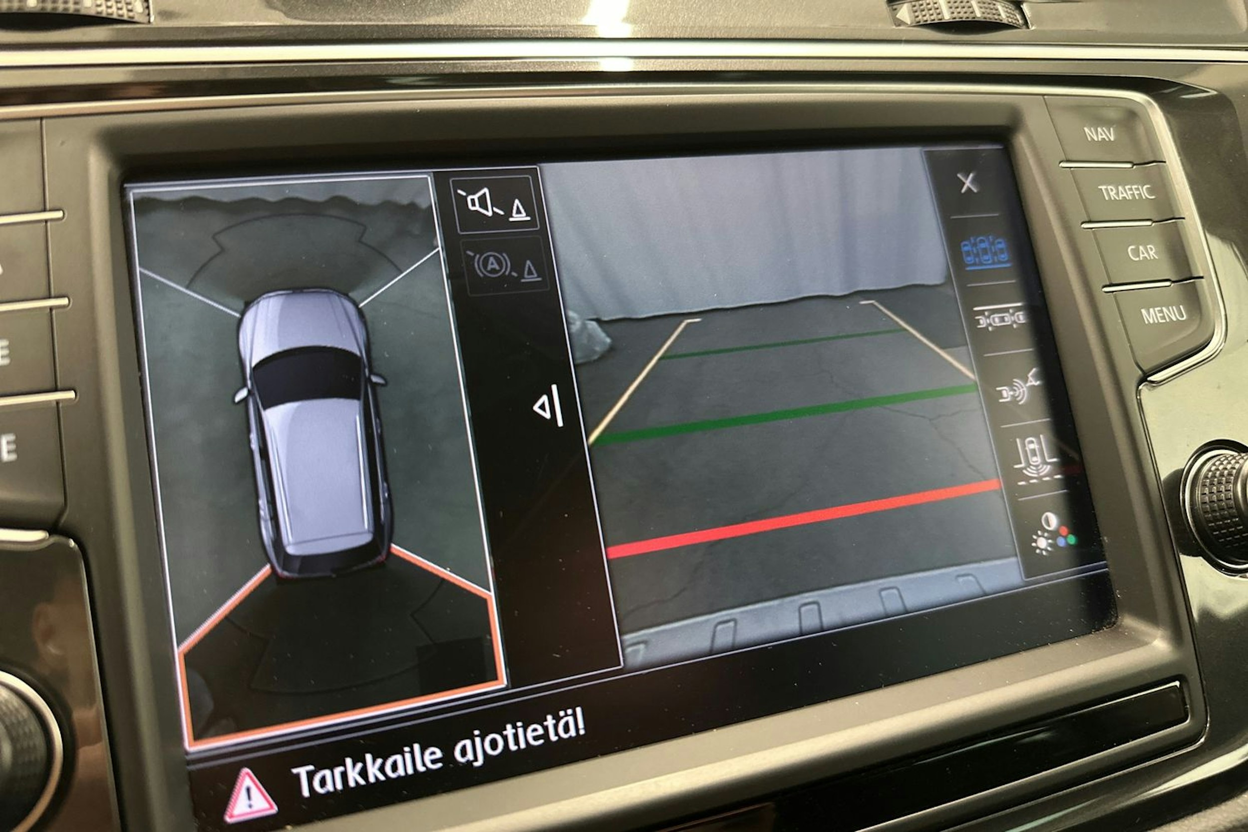 Punainen Volkswagen Tiguan 2017 kuva 20.