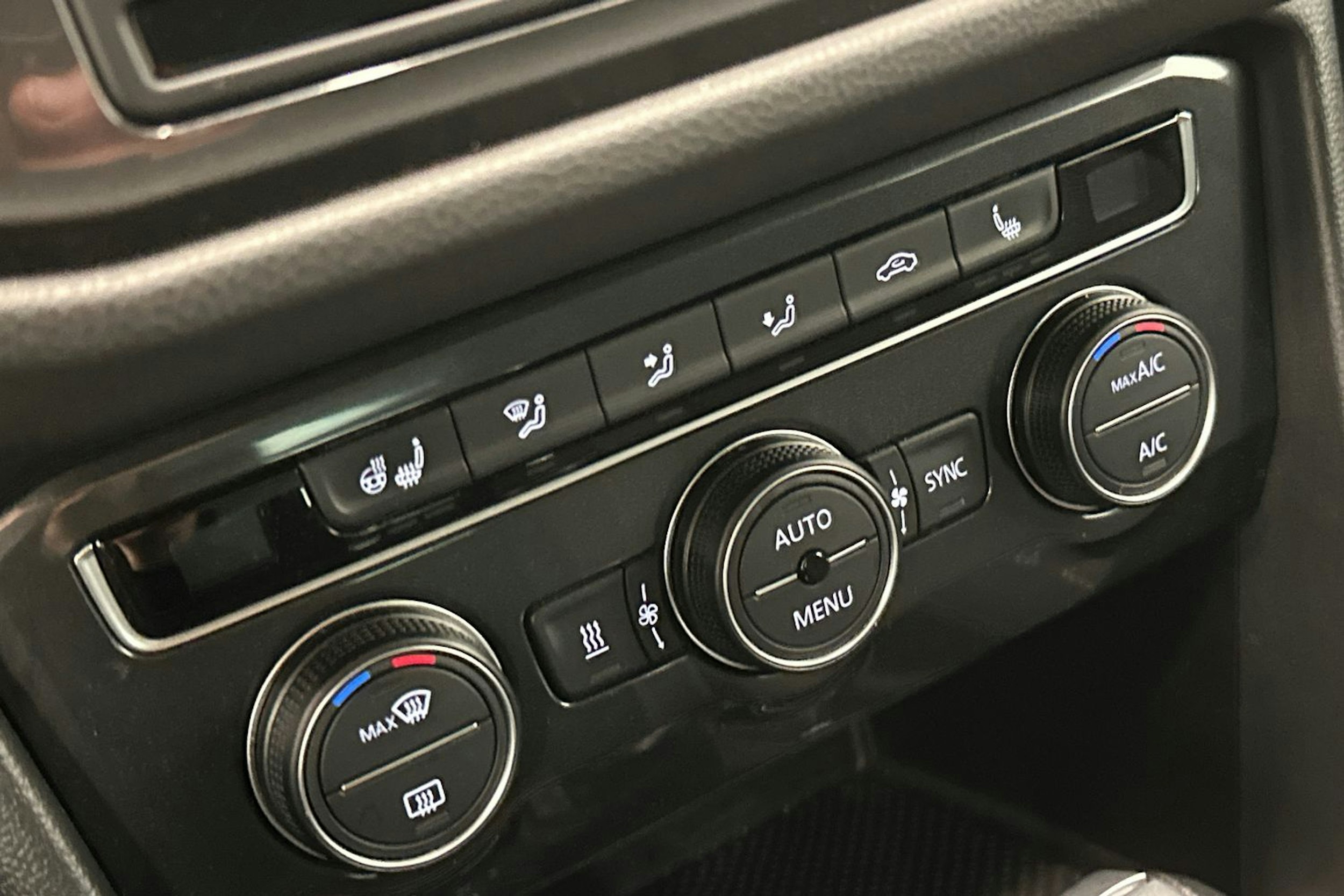 Punainen Volkswagen Tiguan 2017 kuva 21.