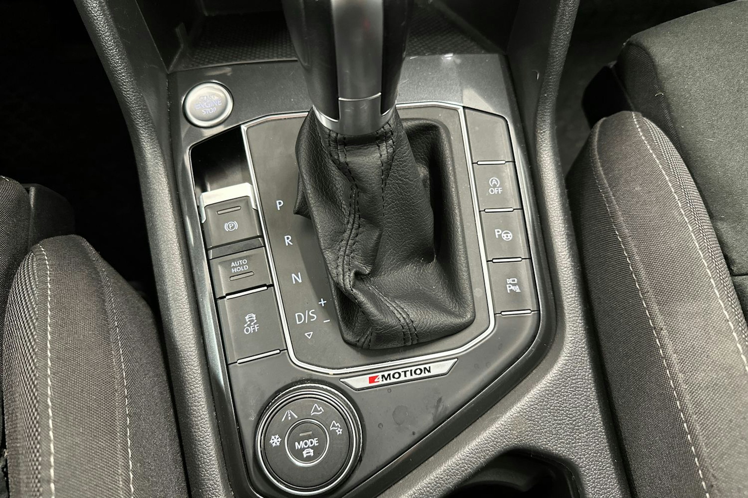 Punainen Volkswagen Tiguan 2017 kuva 22.