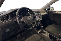 harmaa Volkswagen Tiguan 2017 kuva 6.