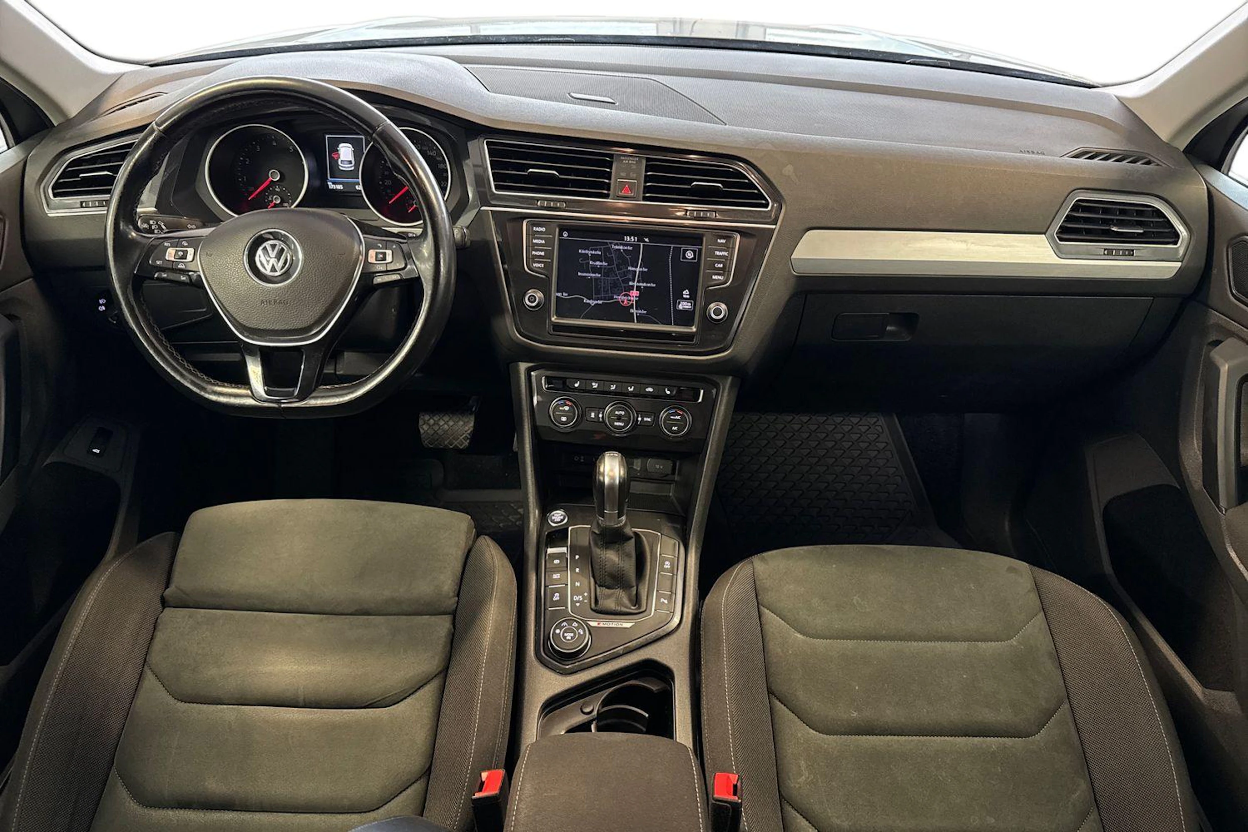 harmaa Volkswagen Tiguan 2017 kuva 7.