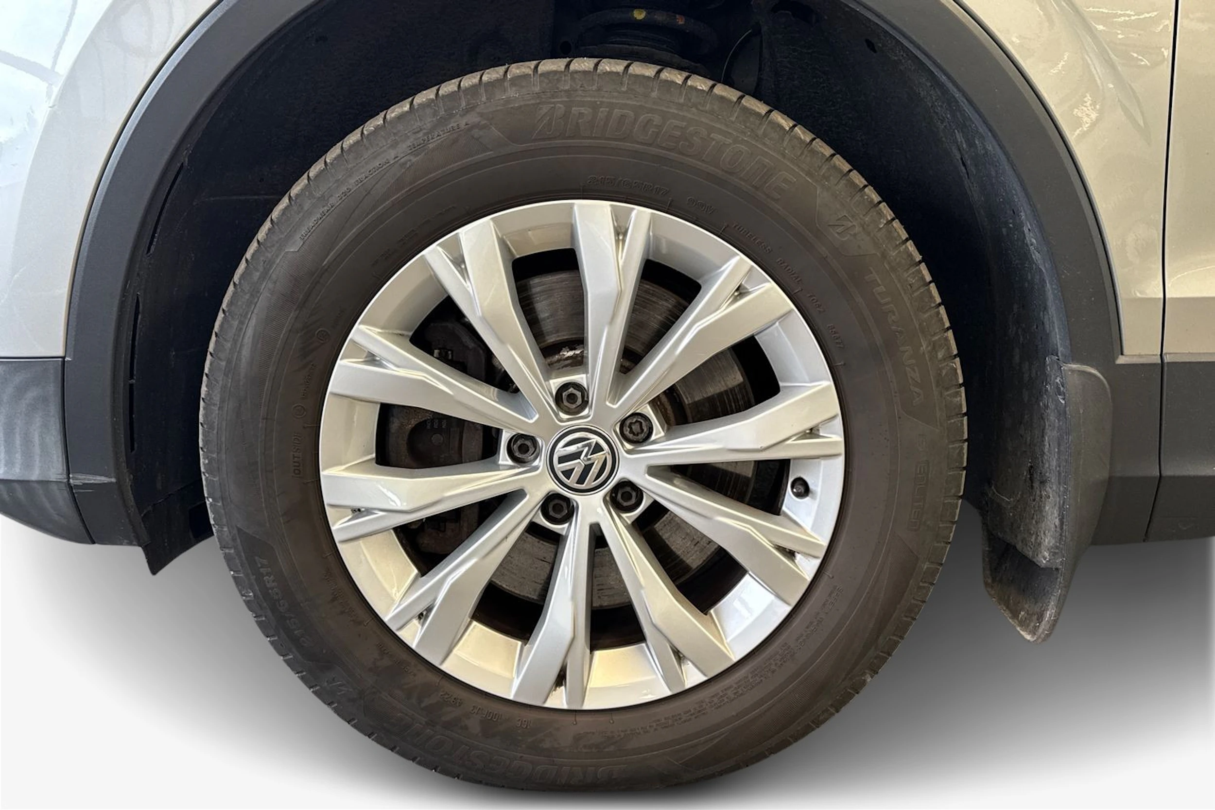 harmaa Volkswagen Tiguan 2017 kuva 9.