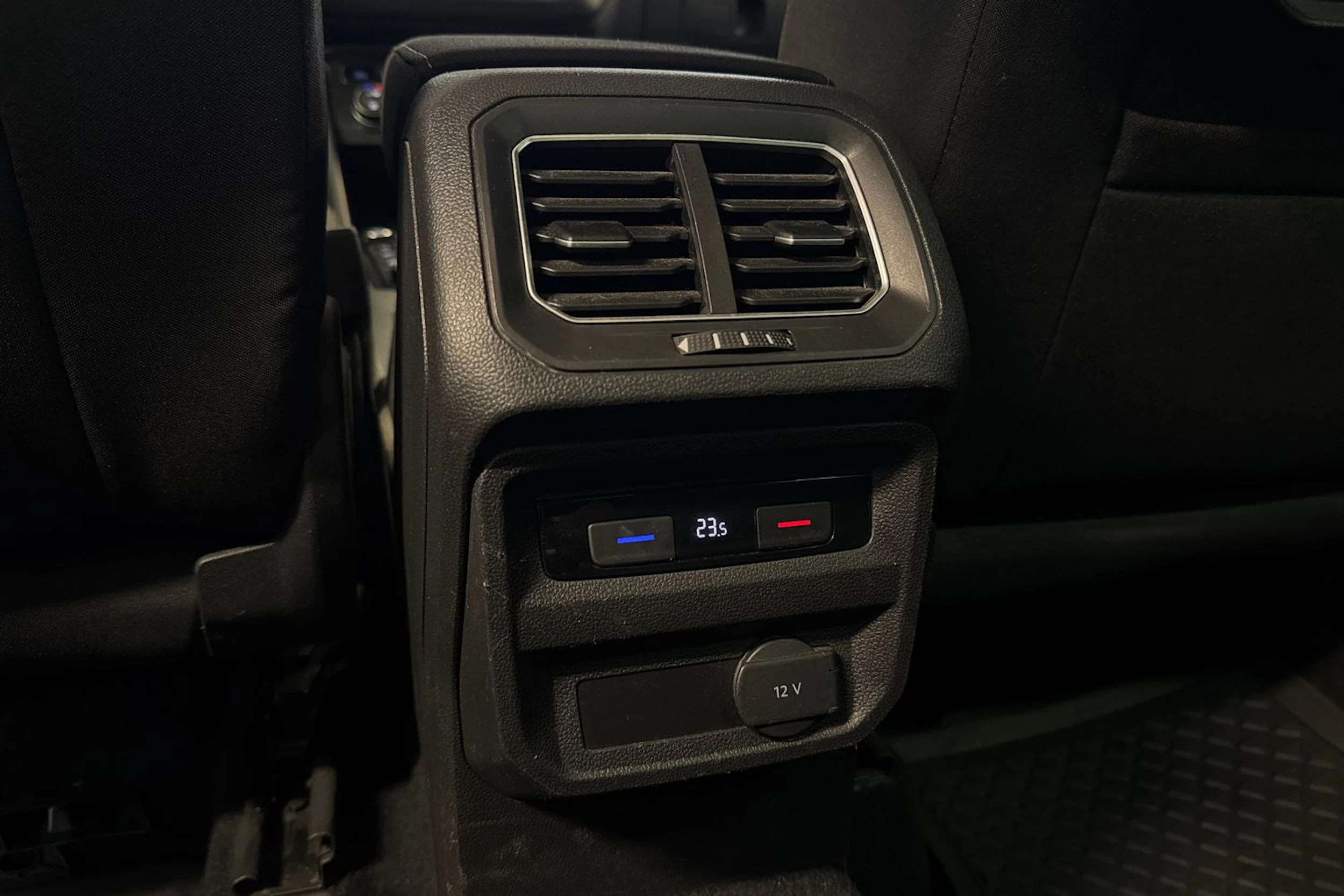 harmaa Volkswagen Tiguan 2017 kuva 18.