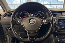 harmaa Volkswagen Tiguan 2017 kuva 20.