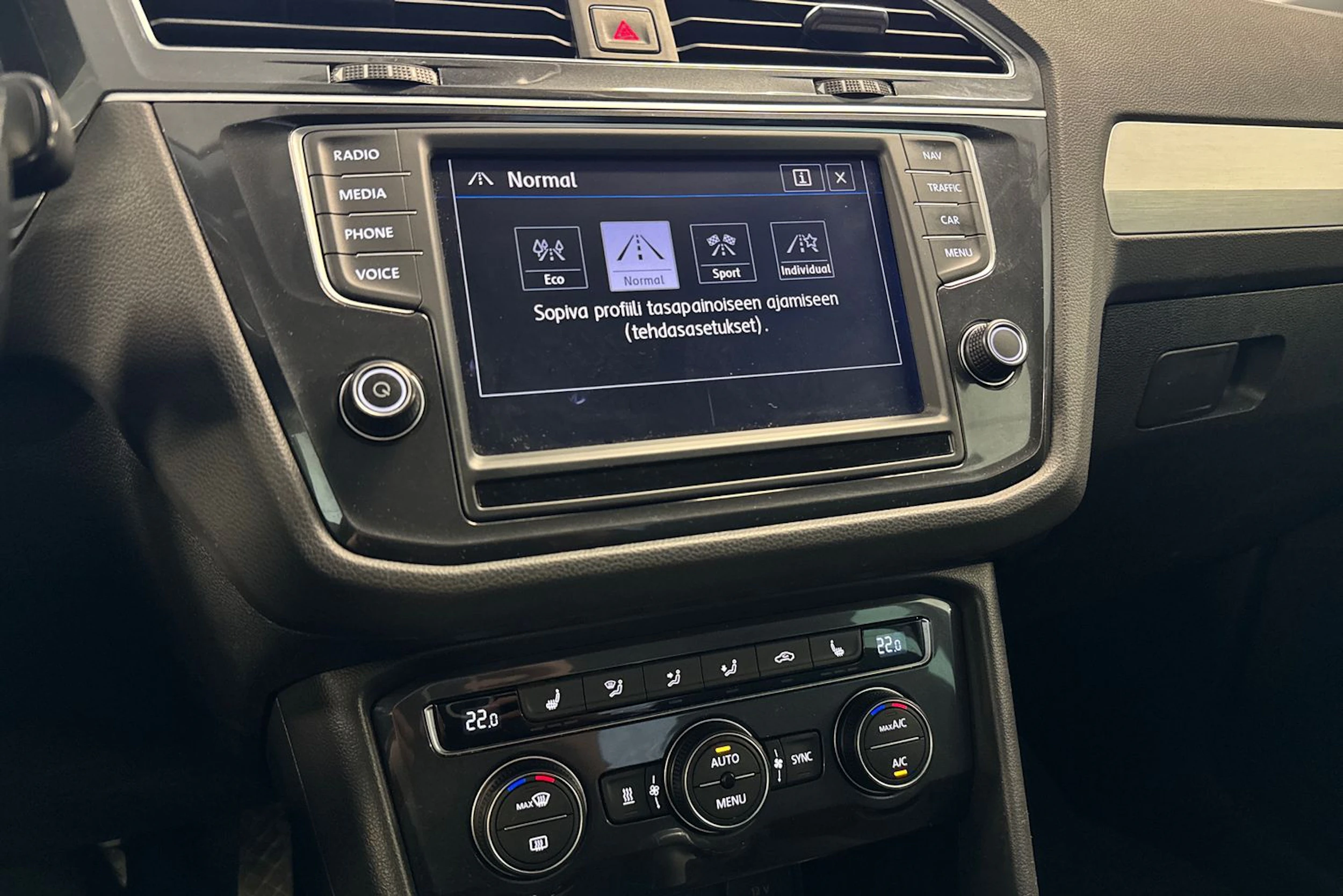 harmaa Volkswagen Tiguan 2017 kuva 24.