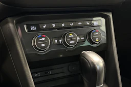harmaa Volkswagen Tiguan 2017 kuva 27.