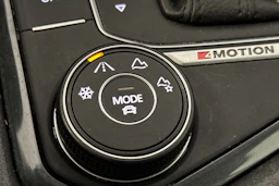 harmaa Volkswagen Tiguan 2017 kuva 28.