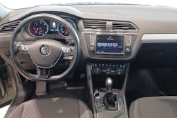 Harmaa Volkswagen Tiguan 2017 kuva 9.
