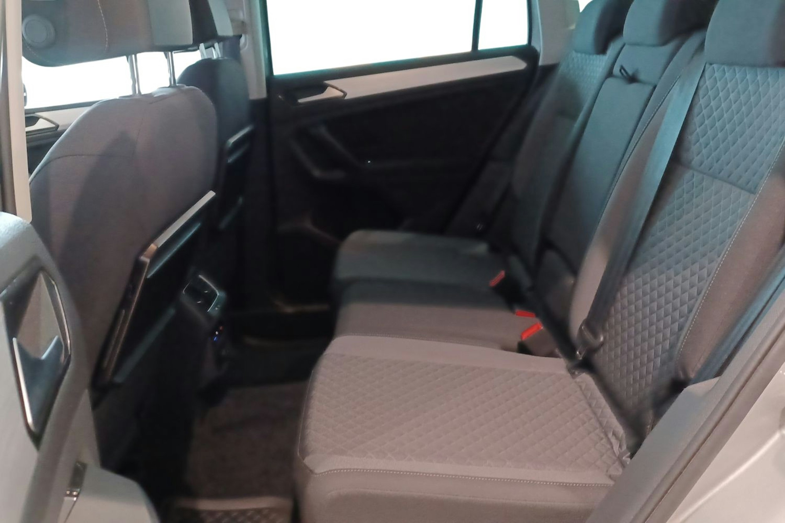 Harmaa Volkswagen Tiguan 2017 kuva 10.