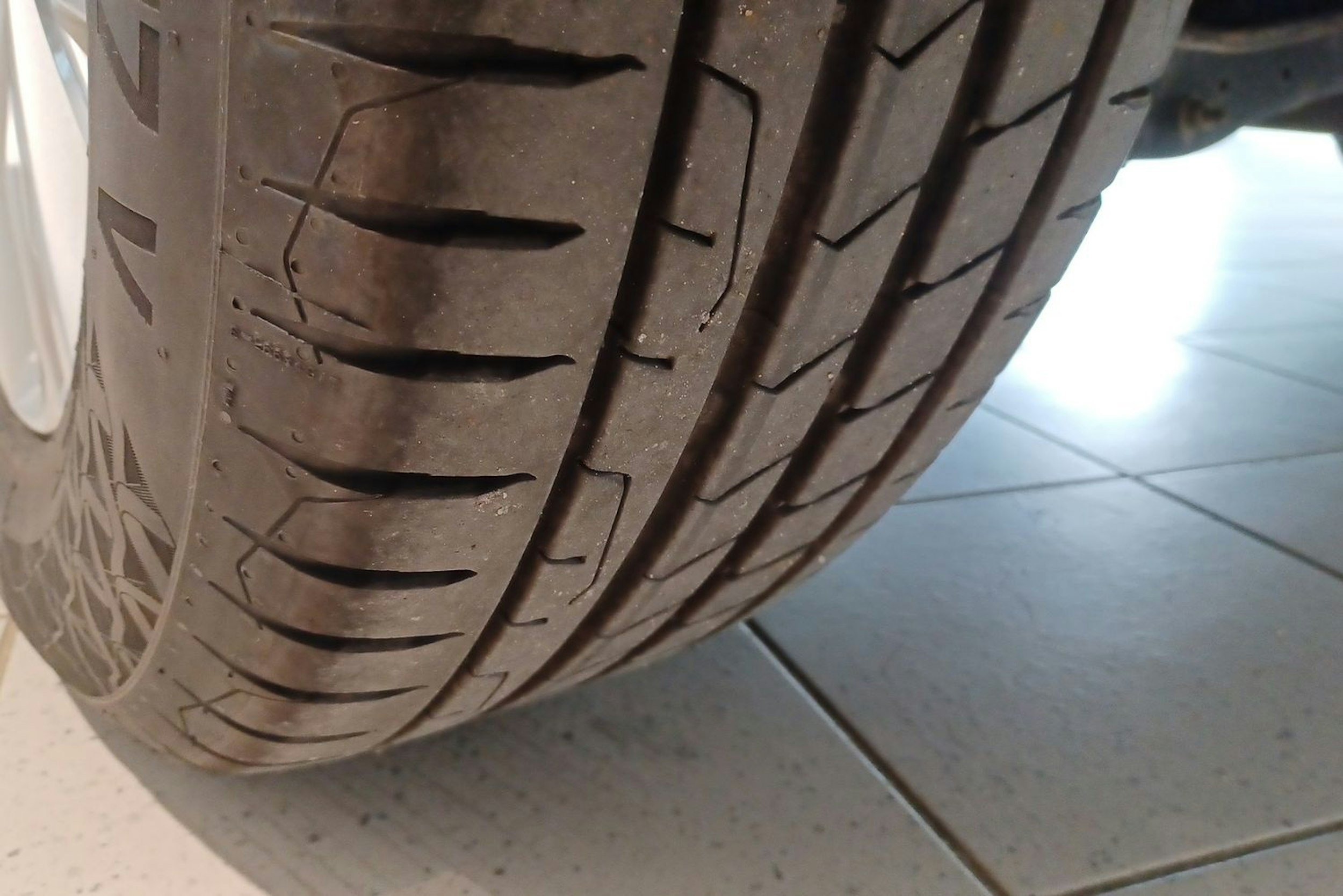 Harmaa Volkswagen Tiguan 2017 kuva 13.