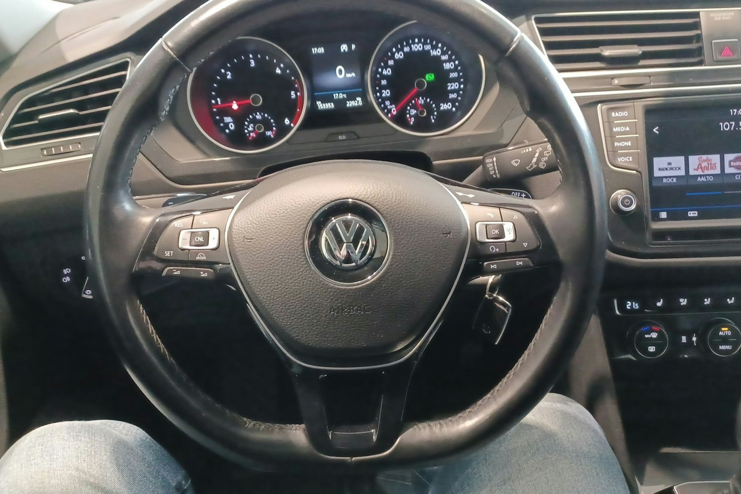 Harmaa Volkswagen Tiguan 2017 kuva 15.