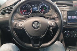 Harmaa Volkswagen Tiguan 2017 kuva 15.