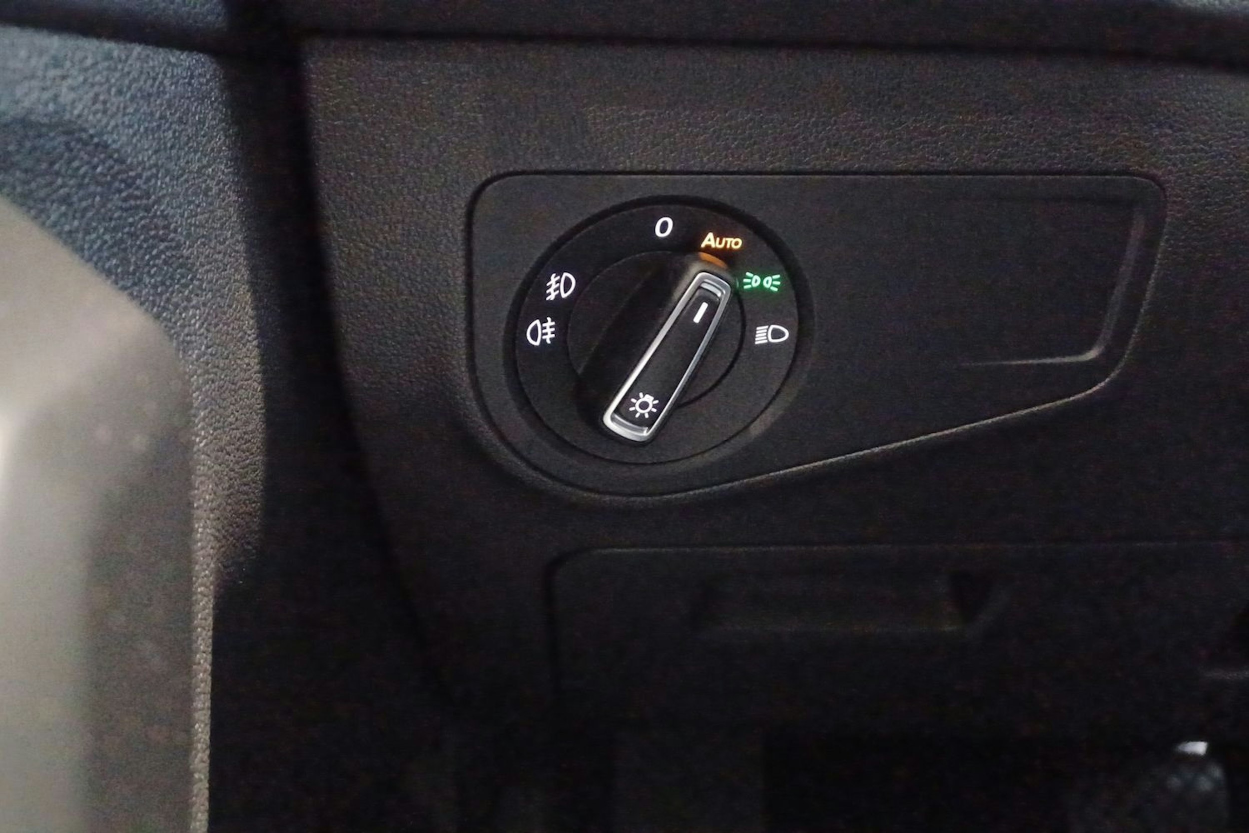 Harmaa Volkswagen Tiguan 2017 kuva 18.