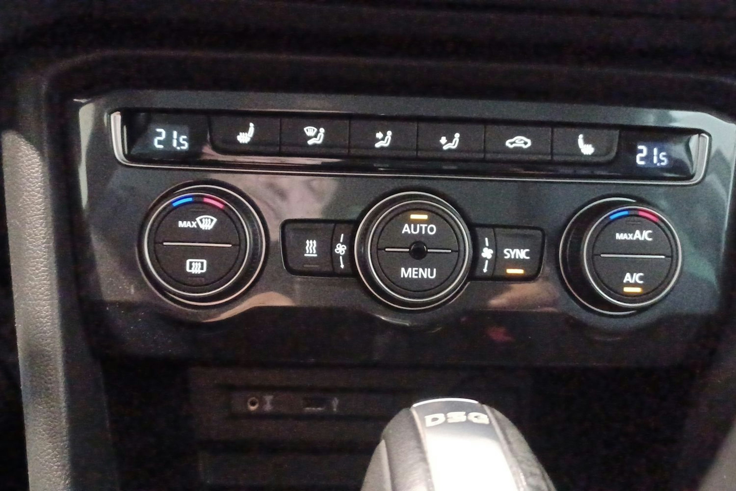 Harmaa Volkswagen Tiguan 2017 kuva 24.