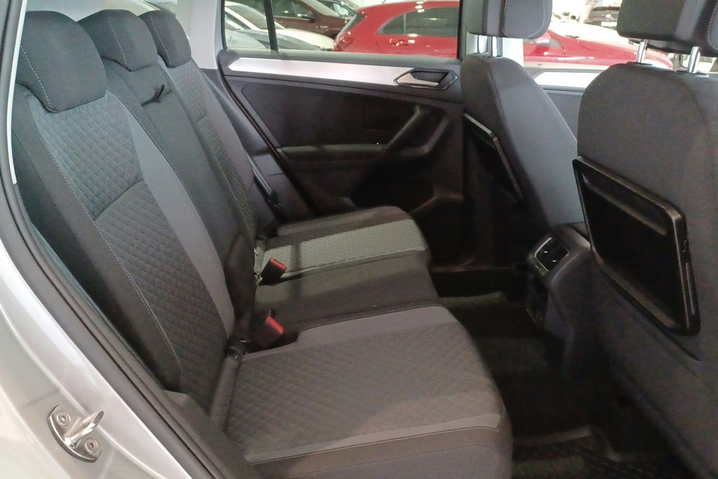 Harmaa Volkswagen Tiguan 2017 kuva 27.
