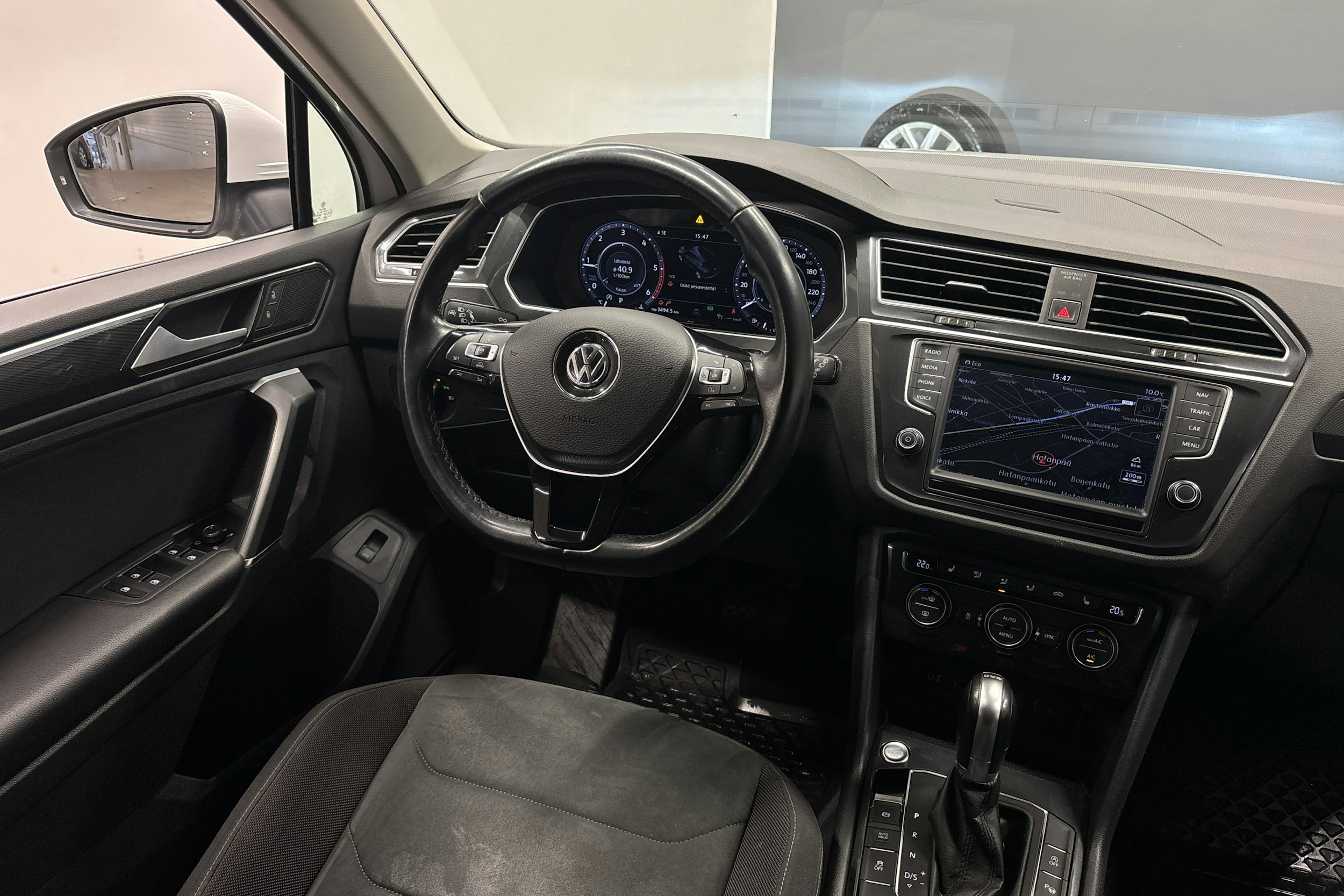 Valkoinen Volkswagen Tiguan 2017 kuva 11.