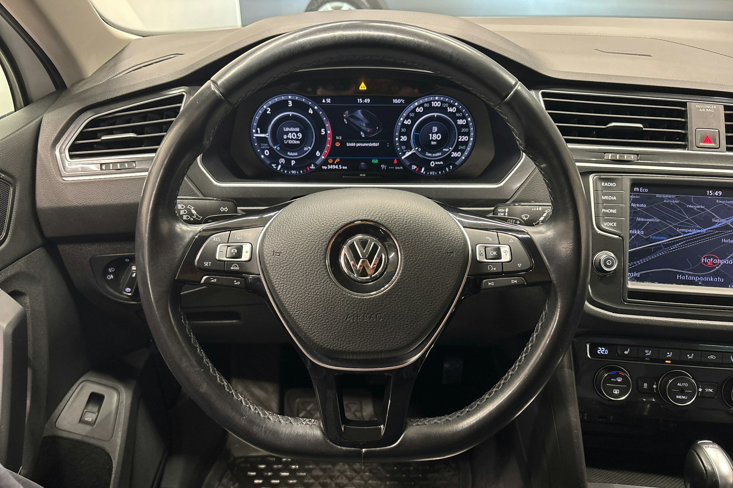 Valkoinen Volkswagen Tiguan 2017 kuva 18.