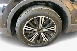 Musta Volkswagen Tiguan 2017 kuva 9.