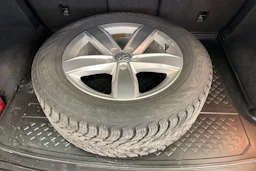Musta Volkswagen Tiguan 2017 kuva 10.