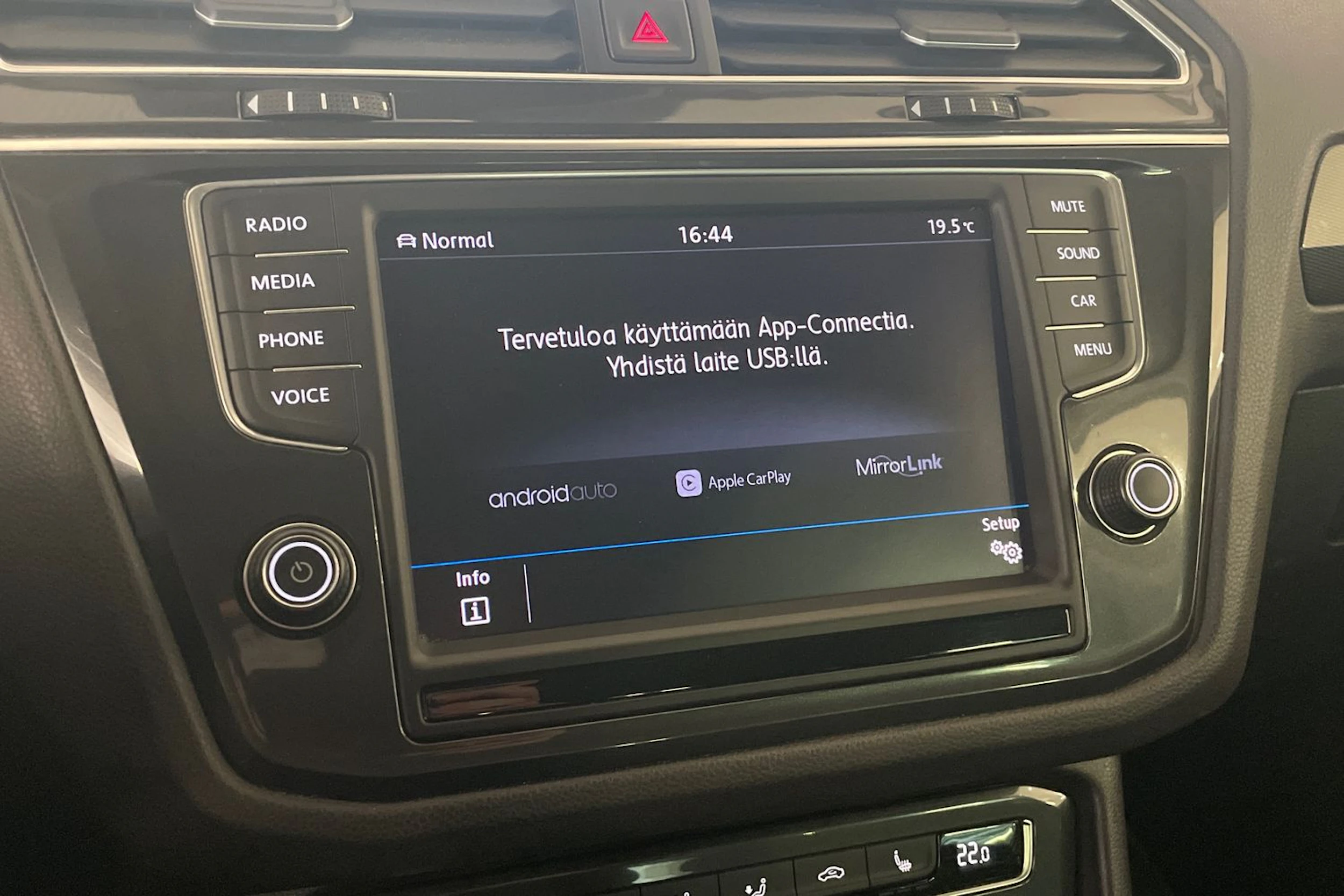 Musta Volkswagen Tiguan 2017 kuva 14.