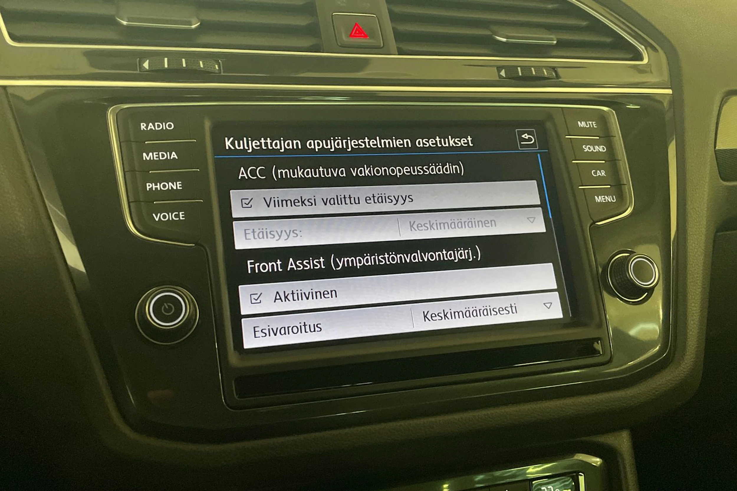 Musta Volkswagen Tiguan 2017 kuva 15.