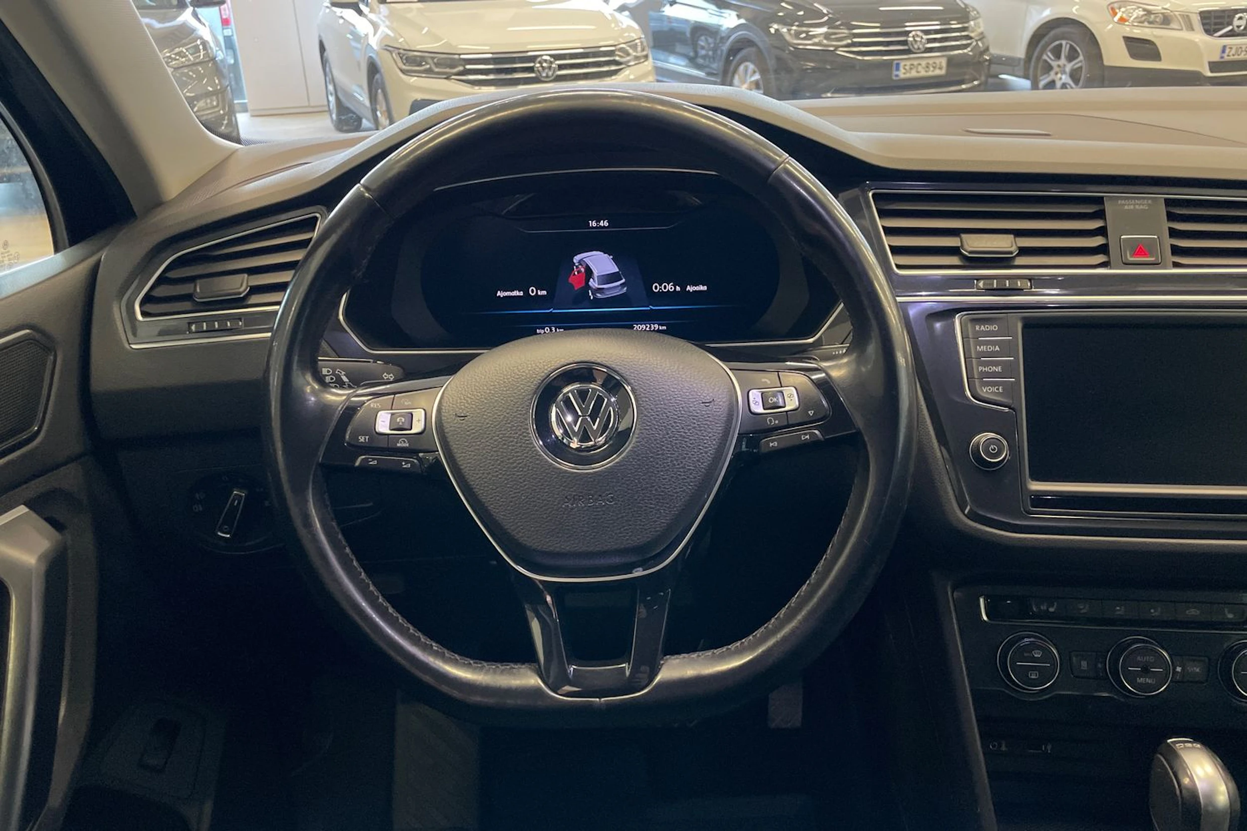 Musta Volkswagen Tiguan 2017 kuva 18.
