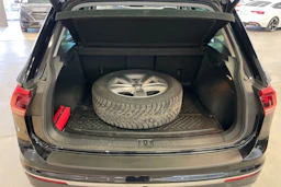 Musta Volkswagen Tiguan 2017 kuva 19.