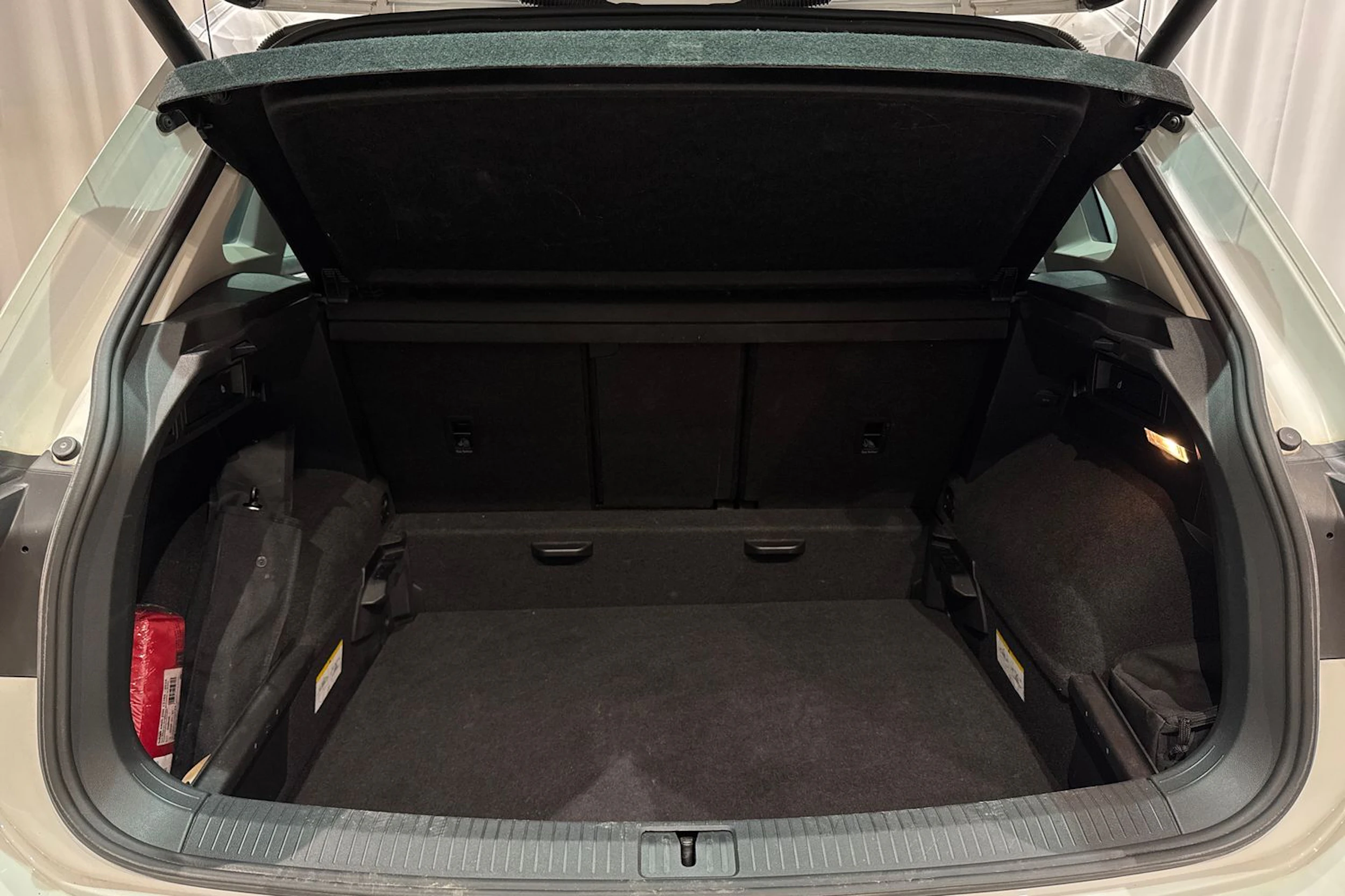 valkoinen Volkswagen Tiguan 2017 kuva 16.