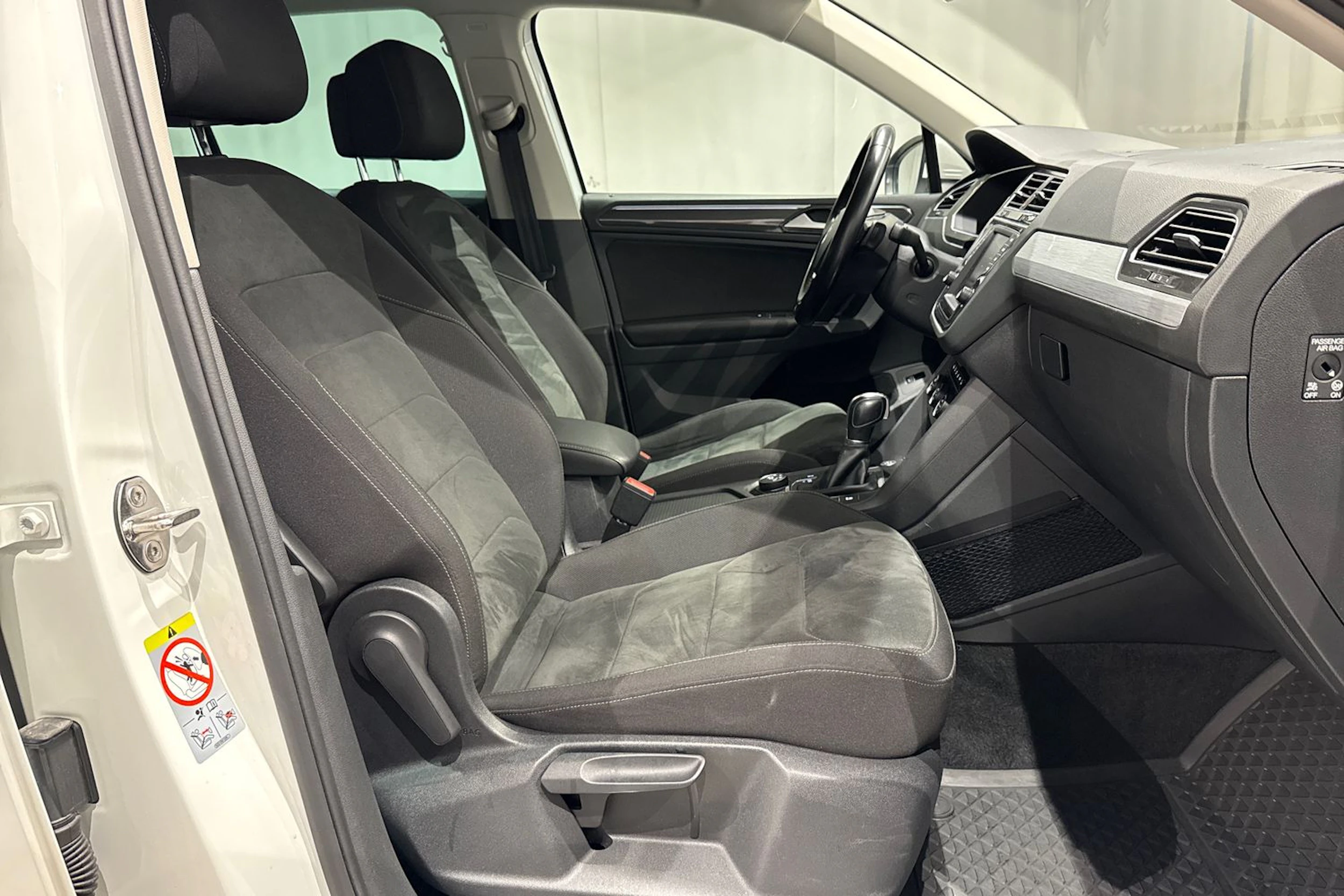 valkoinen Volkswagen Tiguan 2017 kuva 20.