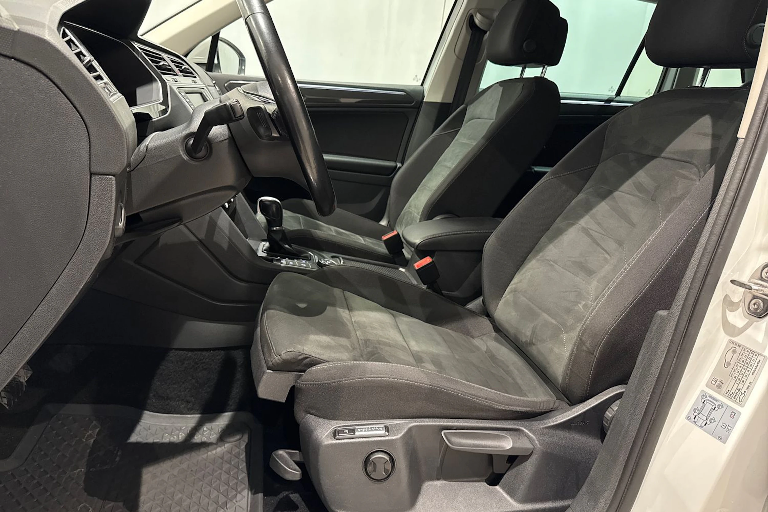 valkoinen Volkswagen Tiguan 2017 kuva 21.