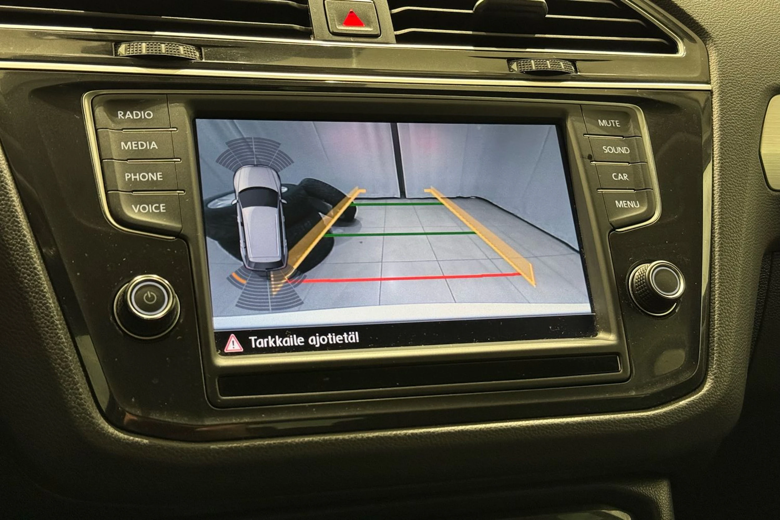 valkoinen Volkswagen Tiguan 2017 kuva 26.