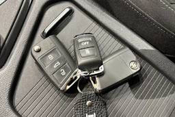 valkoinen Volkswagen Tiguan 2017 kuva 33.