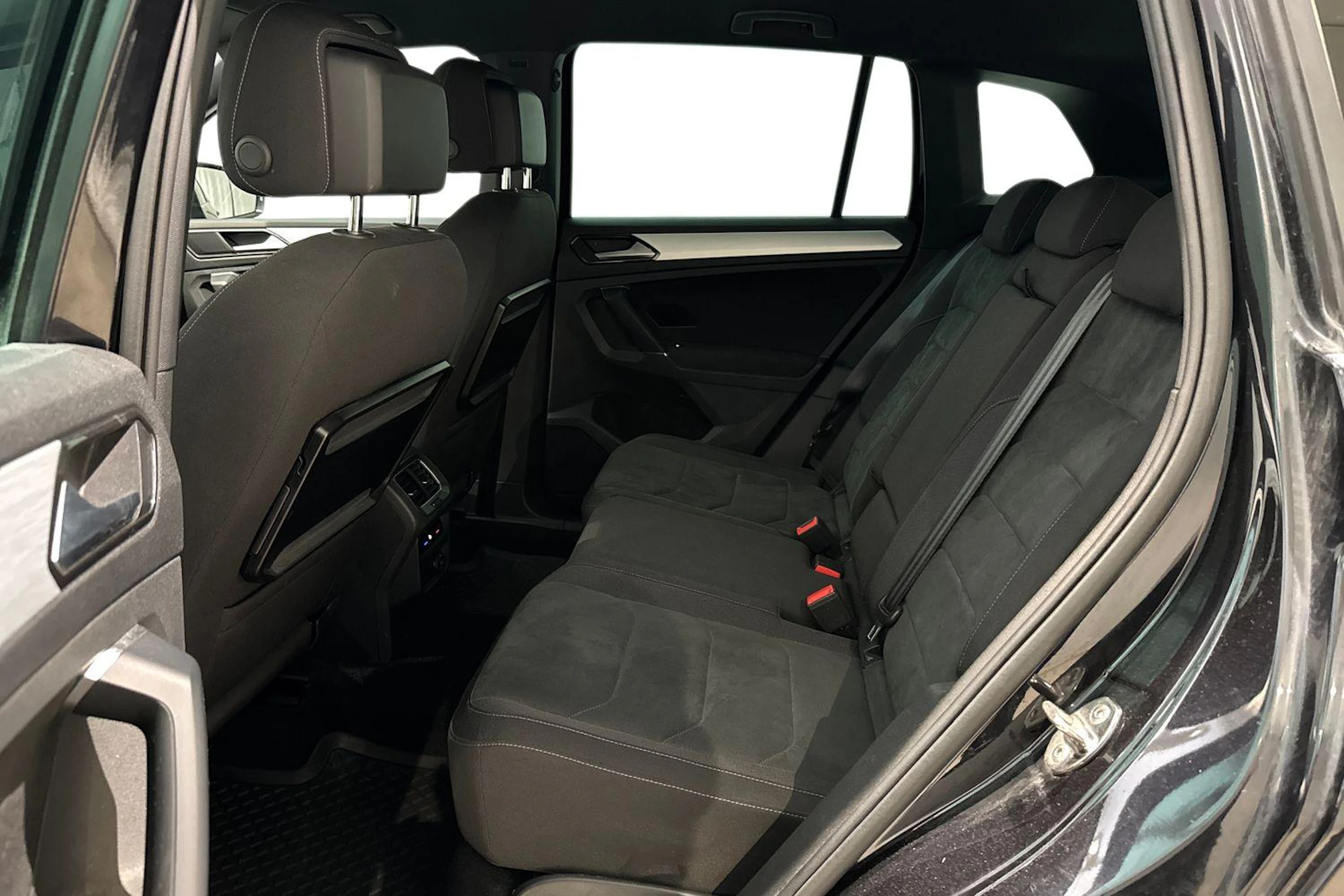 musta Volkswagen Tiguan 2017 kuva 8.