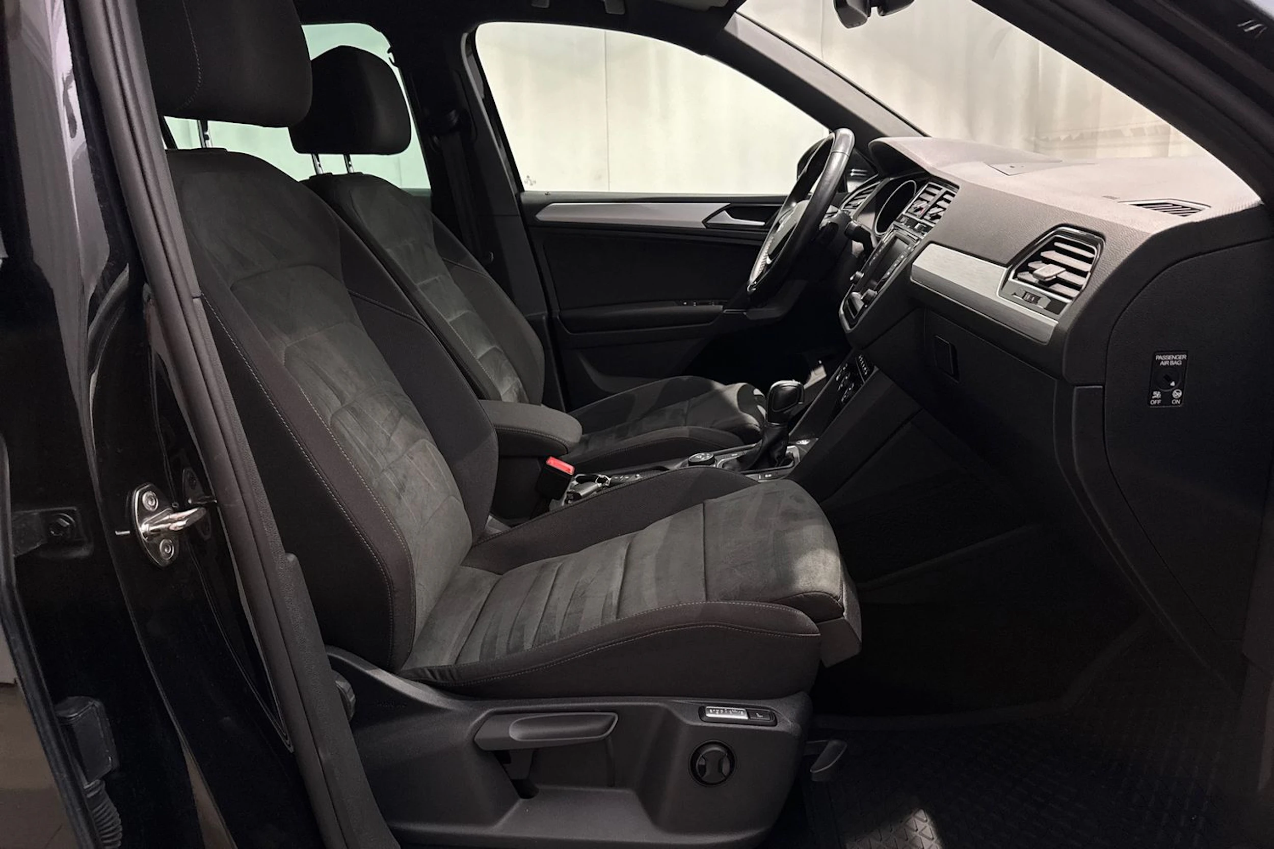 musta Volkswagen Tiguan 2017 kuva 16.