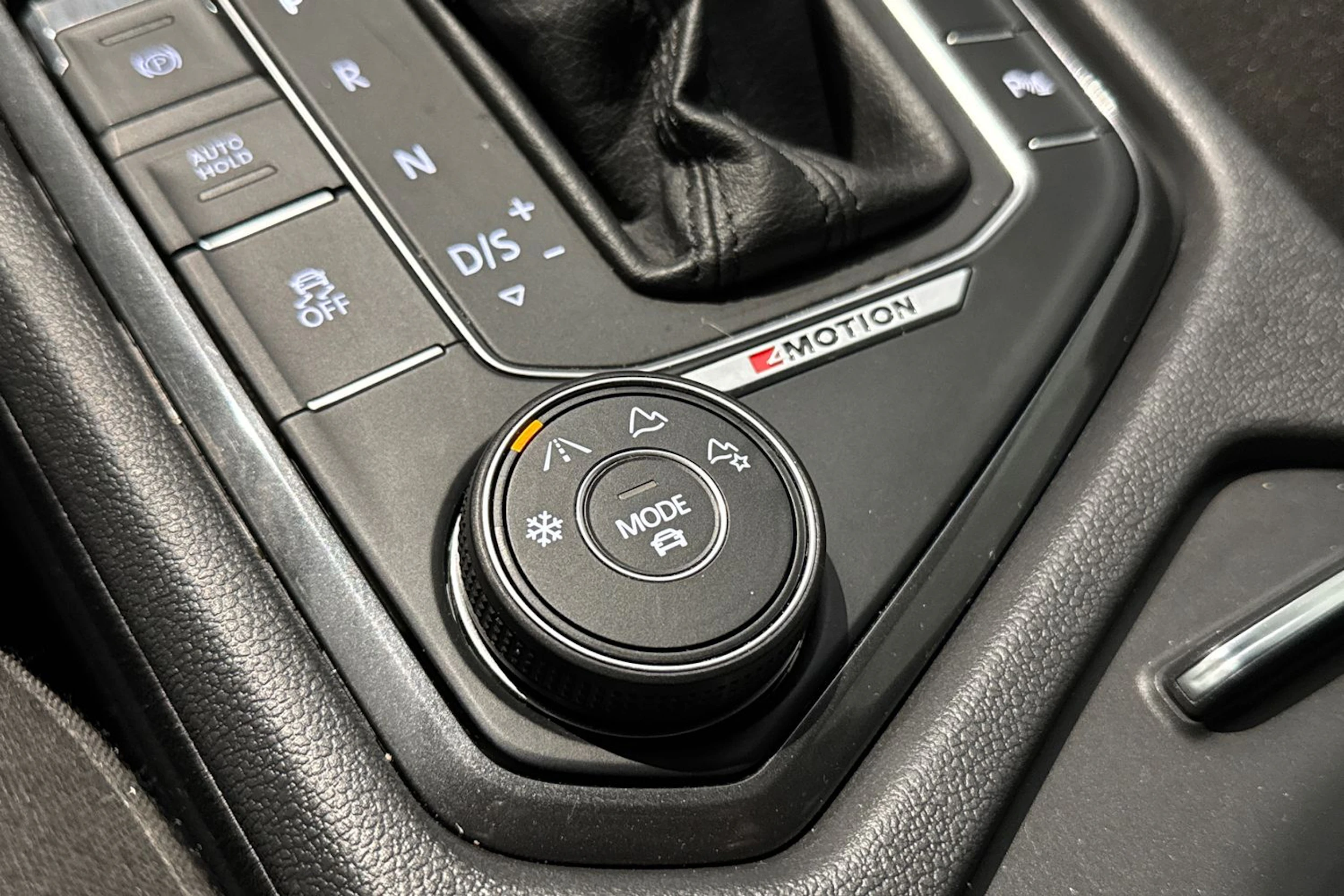 musta Volkswagen Tiguan 2017 kuva 31.