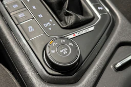 musta Volkswagen Tiguan 2017 kuva 31.
