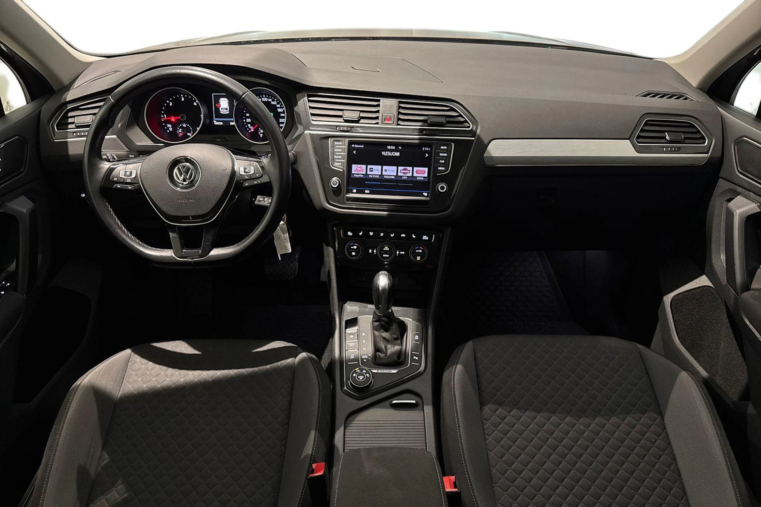 ruskea (beige) Volkswagen Tiguan 2017 kuva 7.