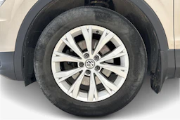 ruskea (beige) Volkswagen Tiguan 2017 kuva 9.