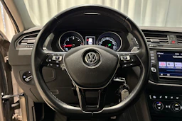 ruskea (beige) Volkswagen Tiguan 2017 kuva 14.