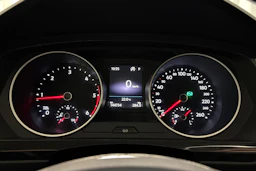 ruskea (beige) Volkswagen Tiguan 2017 kuva 15.