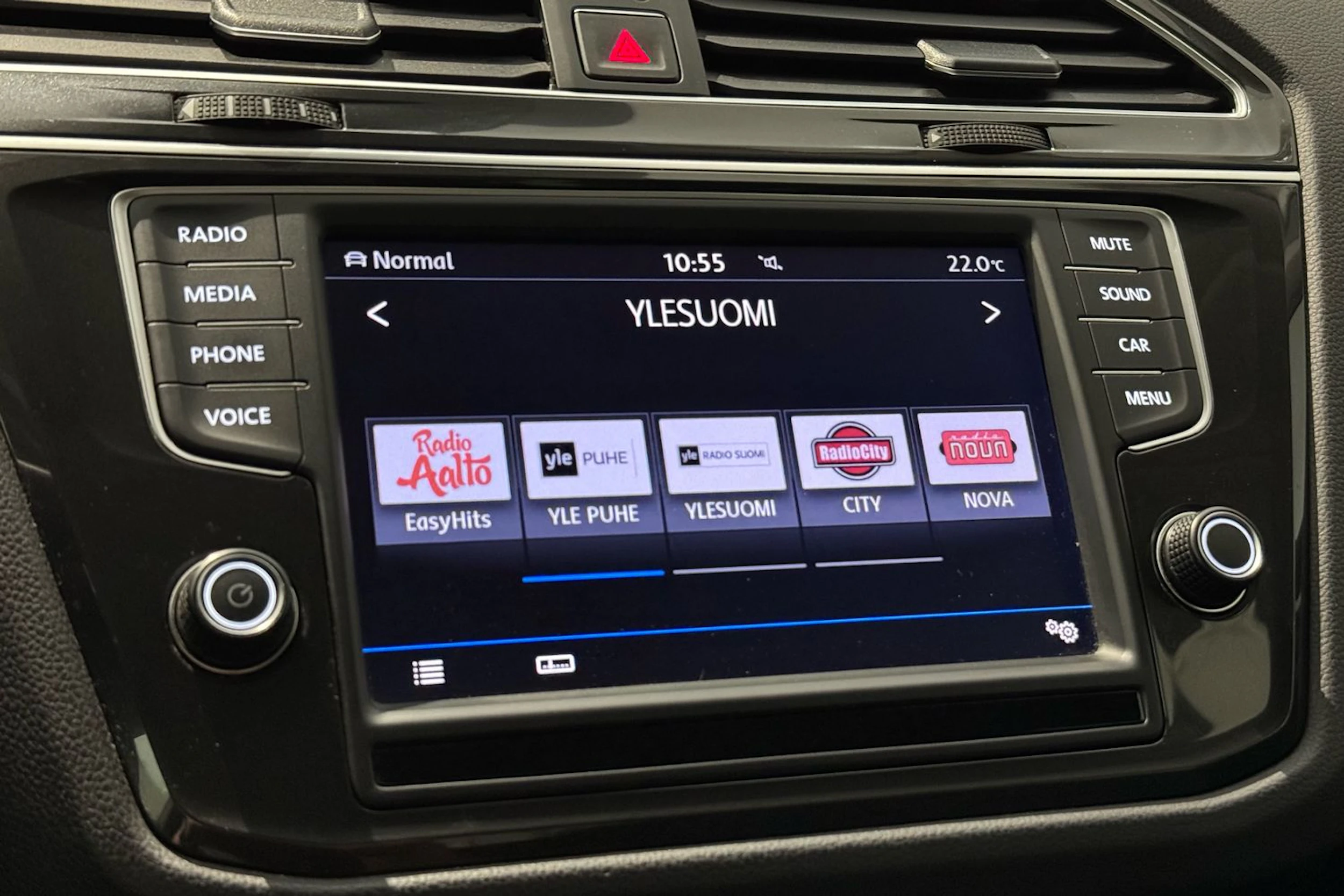 ruskea (beige) Volkswagen Tiguan 2017 kuva 16.