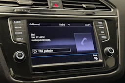 ruskea (beige) Volkswagen Tiguan 2017 kuva 17.
