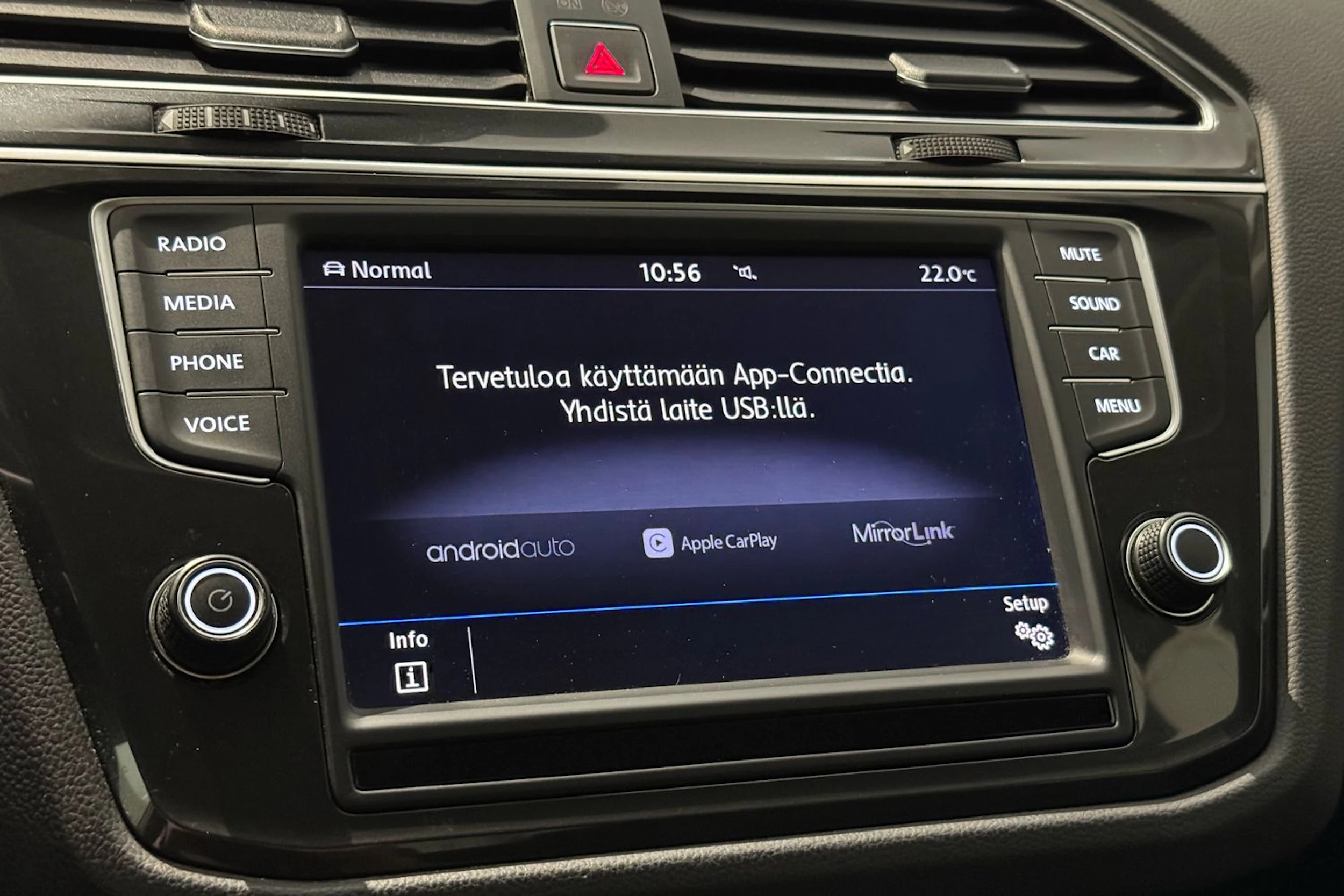 ruskea (beige) Volkswagen Tiguan 2017 kuva 18.