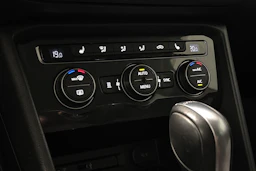 ruskea (beige) Volkswagen Tiguan 2017 kuva 25.