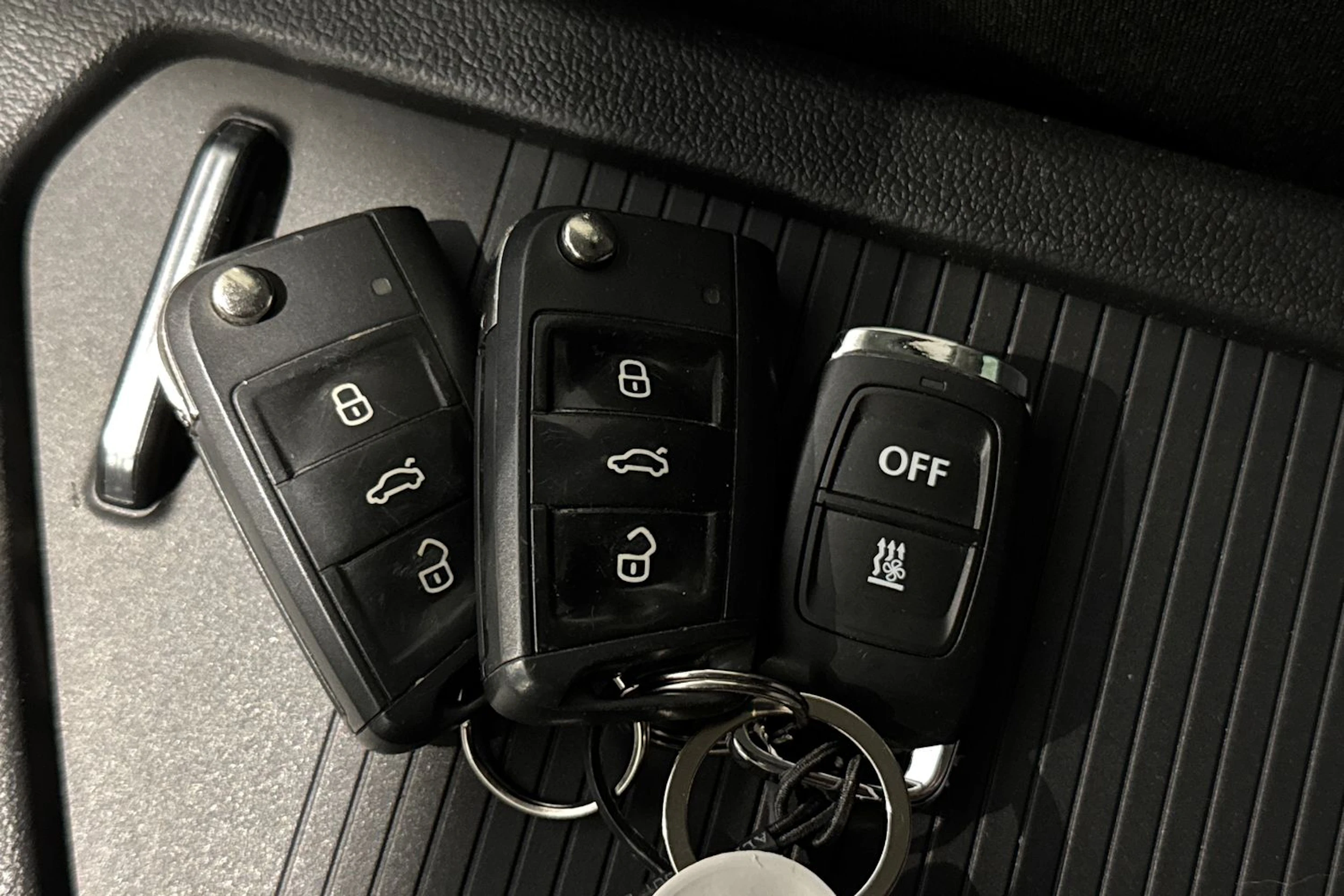 ruskea (beige) Volkswagen Tiguan 2017 kuva 27.
