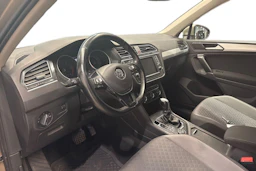 Ruskea (beige) Volkswagen Tiguan 2017 kuva 6.