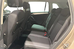 Ruskea (beige) Volkswagen Tiguan 2017 kuva 8.